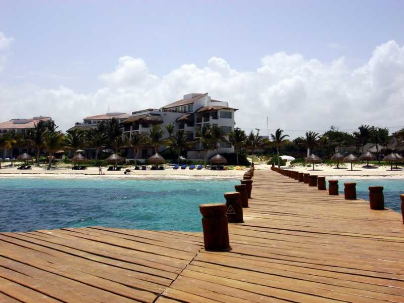 View of Ceiba del Mar from the Pier