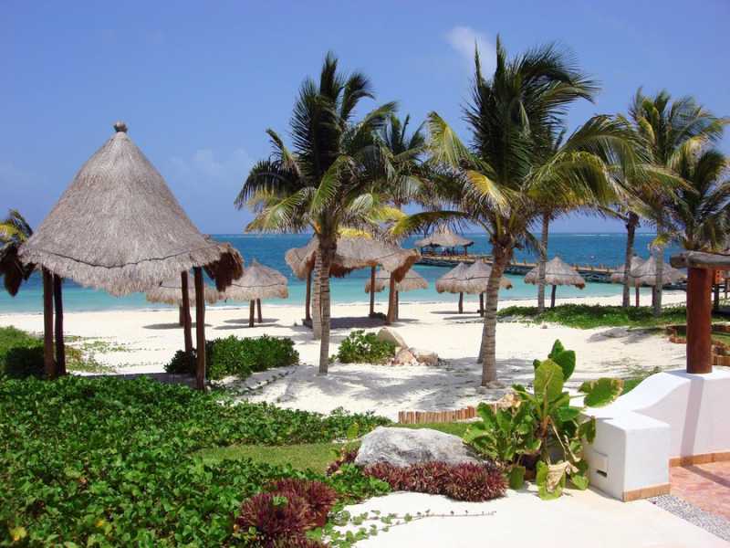 Priave Garden near the beach at Ceiba del Mar