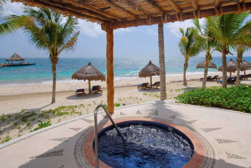 Cieba del Mar Master Suite beach front jacuzzi