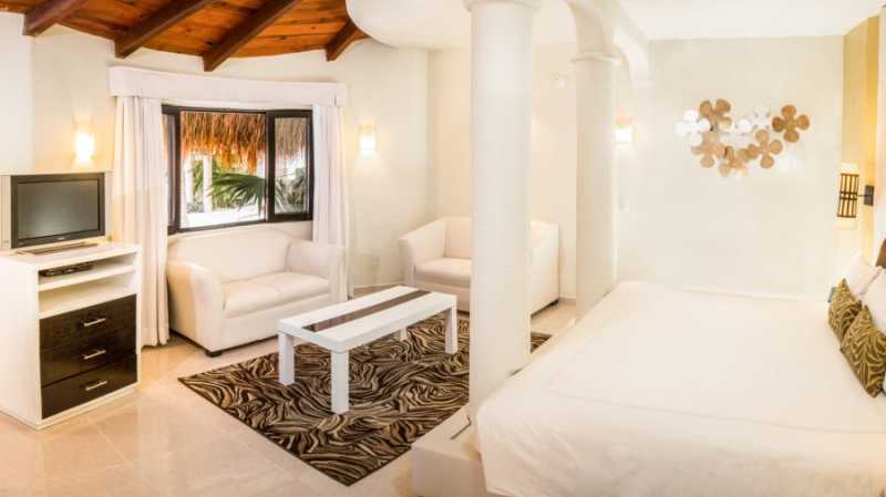 Jacuzzi Gardenview Suite  at Desire Resort and Spa Riviera Maya