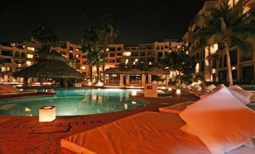 Nikki Pool & Wet Bar